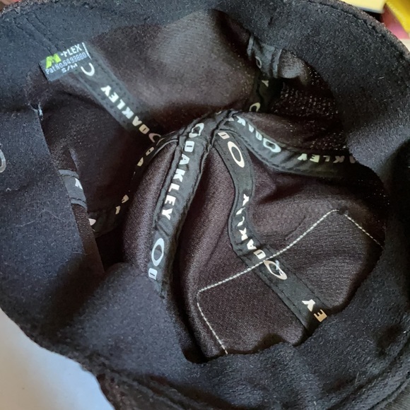 Oakley Classic Cap Flex Fit Mesh Size S/M - Picture 7 of 10